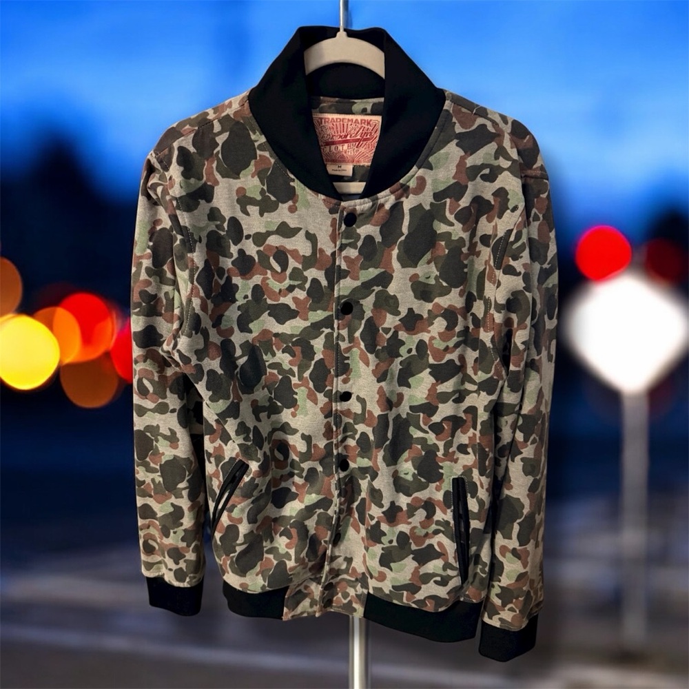 Trademark Brooklyn Clothing Camo Cardigan
Sweatshirt Size Medium